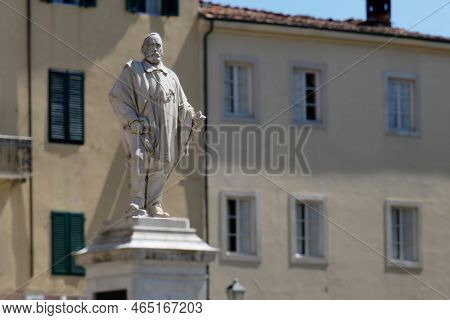 Giuseppe Garibaldi Statue In Piazza Del Giglio . Lucca, Italy