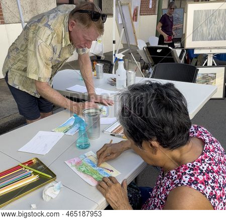 Honolulu, Hawaii, Oct 8, 2022 - Chinatown Street Art Show - Adults Leanr To Paint In Demonstration B