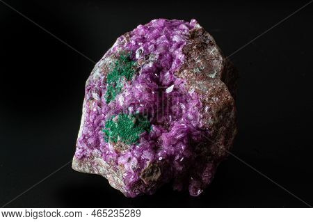 Cobalto calcite with malachite crystal macro on a black surface