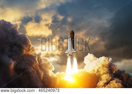 Spaceship Lift Off. Space Shuttle With Smoke And Blast Takes Off Into Space On A Background Of Sunse