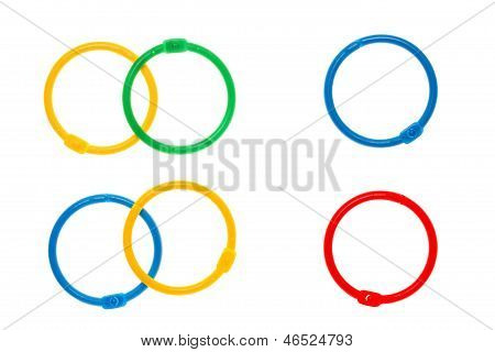 Anelli colorati in plastica associazione
