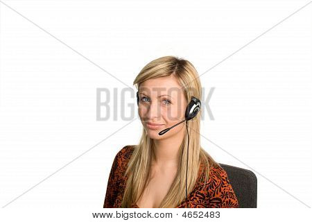 Kulaklýklý mikrofon setini konuşurken iş kadını