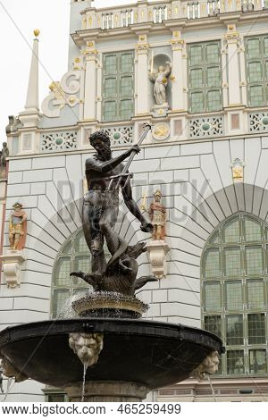 Statue Of Neptune Fountain In Old Town Of Gdansk, Poland. Fountain Of The Neptune And City Hall. Old