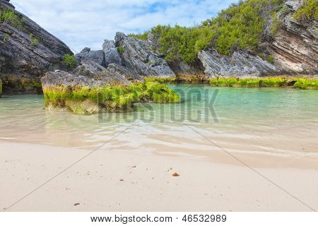 Águas tropicais ao longo de uma praia da costa sul de Bermuda.