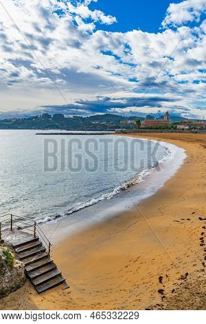 Luanco, Asturias, Spain, October 30, 2022. View Of Luanco Beach, In Asturias.