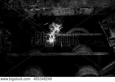 Details With A Professional Welder Welding An Industrial Metallic Pipeline.