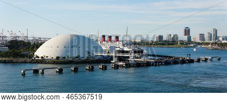 California, U.s.a - November 5, 2022 - The View Of The Long Beach Cruise Terminal On Queensway Bay O