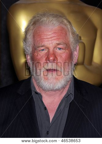 LOS ANGELES - FEB 6: NICK NOLTE přijíždí do 2012 akademie Awards nominace oběd 6 Úno 2012