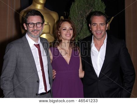 LOS ANGELES - 6 Şubat: JEAN DUJARDIN, BERENICE BEJO & MICHEL HAZANAVICIUS 2012 akademiye geldi.