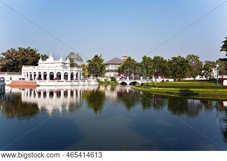 Ayutthaya, Thailand - December 24, 2009: Bang Pa-in Aisawan Thipya-art (divine Seat Of Personal Free