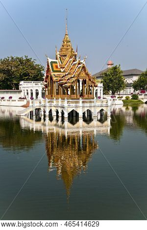 Ayutthaya, Thailand - December 24, 2009: Bang Pa-in Aisawan Thipya-art (divine Seat Of Personal Free