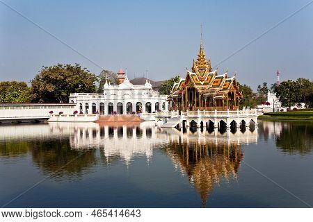 Ayutthaya, Thailand - December 24, 2009: Bang Pa-in Aisawan Thipya-art (divine Seat Of Personal Free