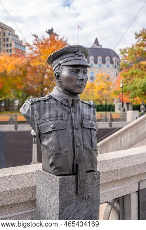 Ottawa, Ontario - October 19, 2022: The Valiants Memorial In Ottawa Which Commemorates Fourteen Figu