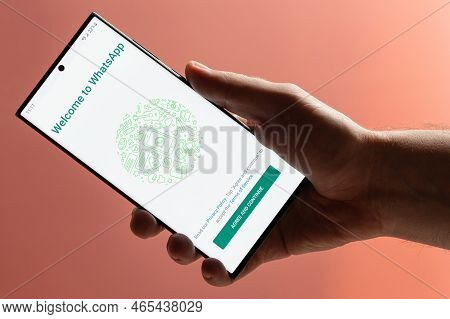 Login To Whatsapp On Smartphone