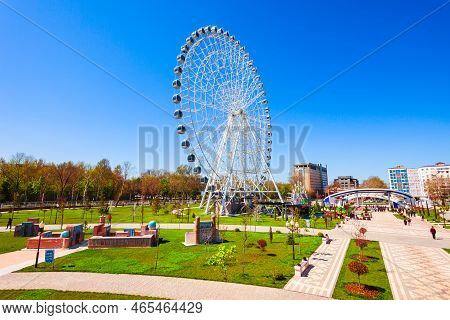 Tashkent, Uzbekistan - April 11, 2021: Ferris Wheel At The Park Navruz Or Navroz Bogi, An Ethnograph
