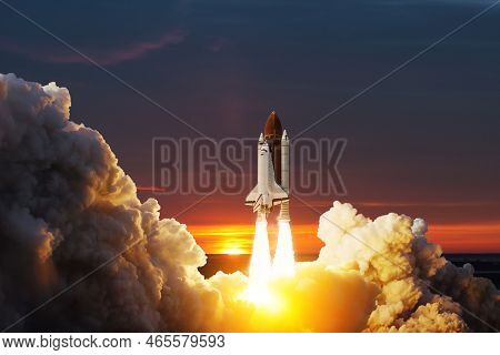Spaceship Lift Off. Space Shuttle With Smoke And Blast Takes Off Into Space On A Background Of Sunse