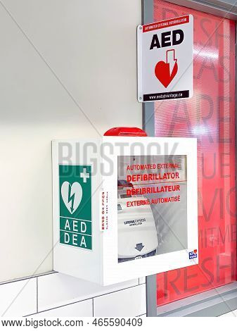 Nov 15, 2022. Calgary, Alberta, Canada. An Automated External Defibrillator (aed) At A Grocery Store