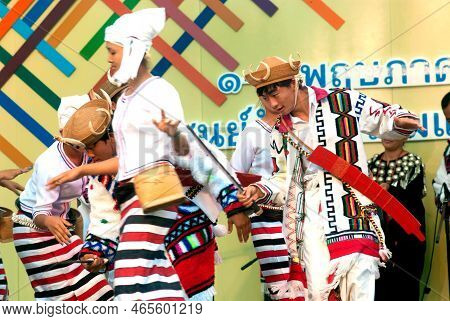 Bangkok,thailand - February 2,2010 : Group Of Unidentified Dancers Perform Traditional Classical Kac