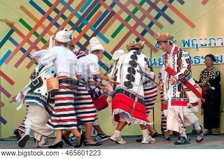 Bangkok,thailand - February 2,2010 : Group Of Unidentified Dancers Perform Traditional Classical Kac