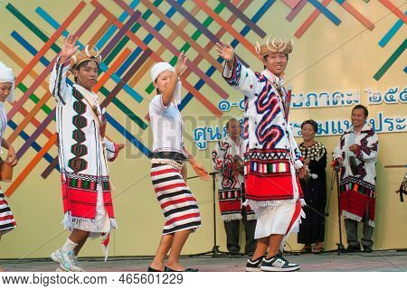 Bangkok,thailand - February 2,2010 : Group Of Unidentified Dancers Perform Traditional Classical Kac