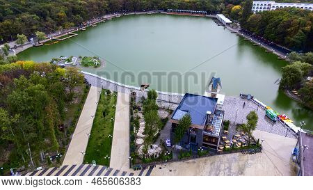 Russia, Stavropol Territory, Zheleznovodsk, September 10, 2022, Resort Lake In Zheleznovodsk, Founta
