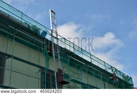 Inclined Lift, Transport And Lifting Equipment On Every Construction Site. Among The Main Advantages