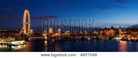 Cidade de Westminster em Crepúsculo, Londres.