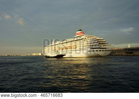 Yokohama Japan - Sept 14, 2019: Sun Rays Break Through Storm Clouds In The Evening Sky. Largest Crui