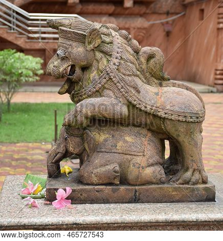 Assam - India
28th July 2022
Statue Of A Lion Rearing Over An Elephant At Jagannath Temple.  Side An