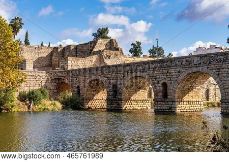 Merida, Spain - November 05, 2022: Puente Romano, The Roman Bridge In Merida. It Is The Longest Surv