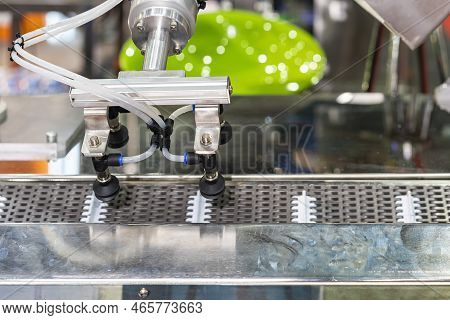 High Power Vacuum Suction Pad Lifter Device For Carry And Transfer Smooth Material Or Product Or Oth