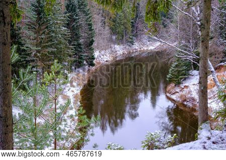 The River Salaca Is Meandered By High Sandstone Cliffs. Skanaiskalns Nature Park. November Is The Fi