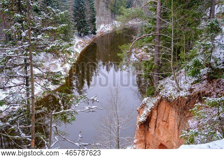 The River Salaca Is Meandered By High Sandstone Cliffs. Skanaiskalns Nature Park. November Is The Fi