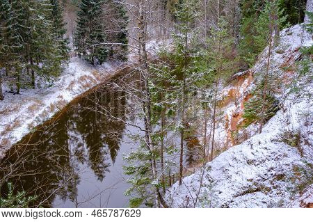 The River Salaca Is Meandered By High Sandstone Cliffs. Skanaiskalns Nature Park. November Is The Fi