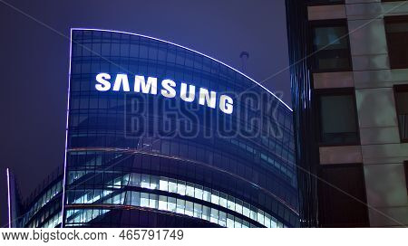 Warsaw, Poland. 23 November 2022. Evening City Life In The Centre Of Warsaw.  Sign Samsung. Company 