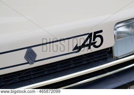 Bordeaux , Aquitaine  France - 11 12 2022 : Renault 5 Alpine Sport Beige Vintage Retro Car Oldtimer 