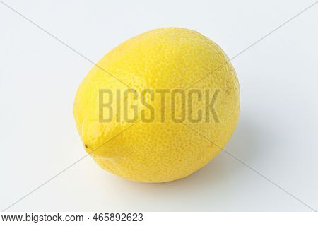 yellow lemon, lemon isolated on white background