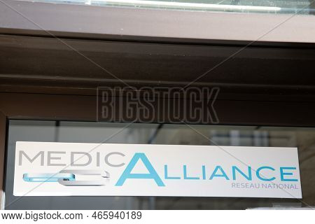 Bordeaux , Aquitaine  France - 11 12 2022 : Medic Alliance Logo Brand And Text Sign French Chain Ref