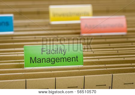 Visící soubor složky označené s Facility managementu