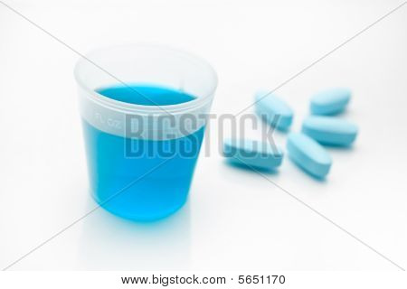 흰색 바탕에 약물