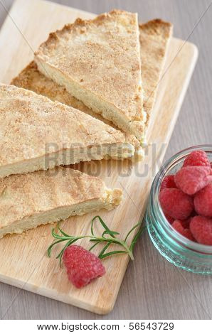Shortbread Cake with Vanilla Sauce and raspberries