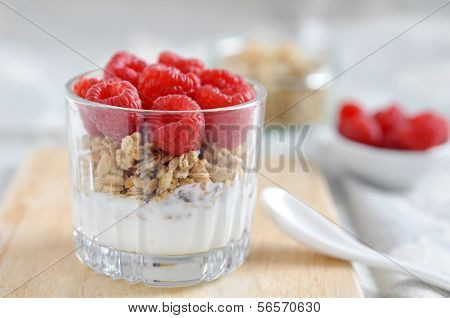 bowl of muesli and yogurt with fresh raspberries