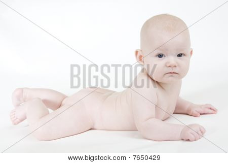 deitado nu bebê