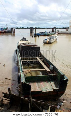 จักรยานในเรือประมงน้ำท่วม