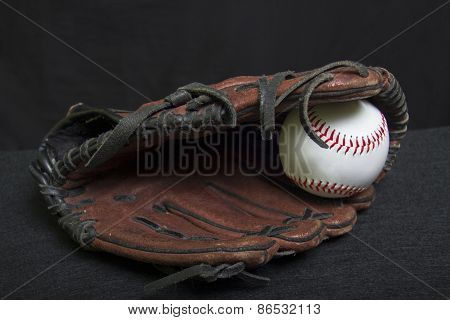 Youth T-ball Mitt With White Baseball