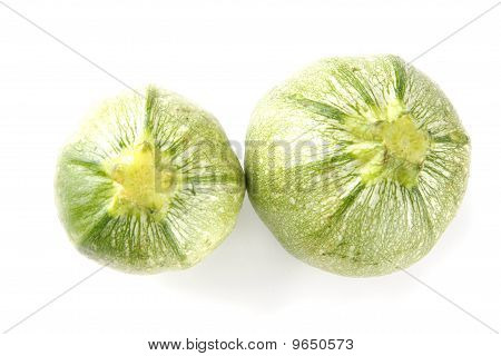 Zucchini auf weiß