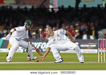 LONDON, ENGLAND. AUGUST 16 2012 England's Jonathan Trott fields as South Africa's Jean-Paul Duminy struggles in his crease during the third Investec  test match between England and South Africa