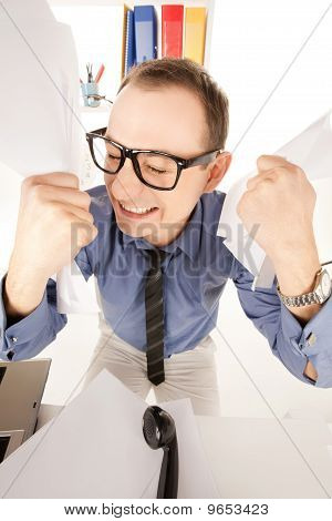 Sjovt billede af forretningsmand i Office