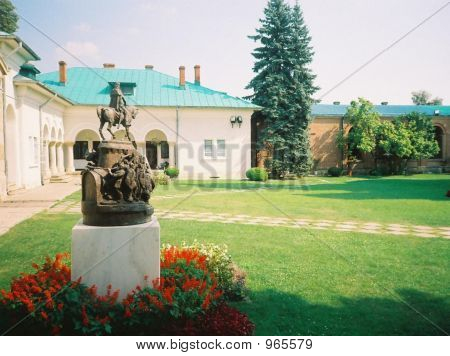 Mosteiro Courtyuard