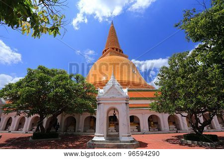 Phra Pathom Chedi, pagoda, the landmark of Nakhon Pathom